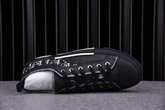 DR B23 Low Top Oblique Black